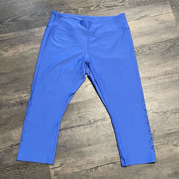 Maurice’s In Motion Periwinkle Blue Cut Out Leggings. Women’s XL Athletic Capri - Picture 2 of 6